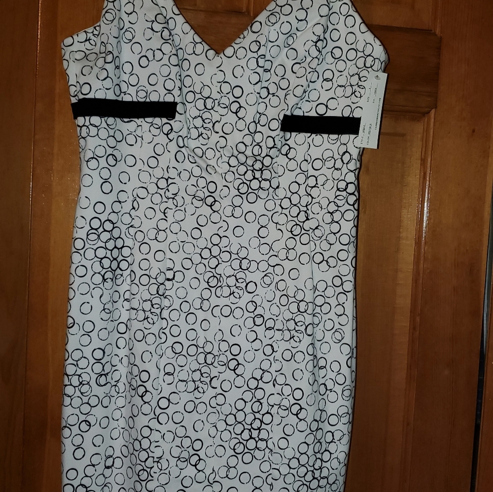 Dress - Picture 6 of 8